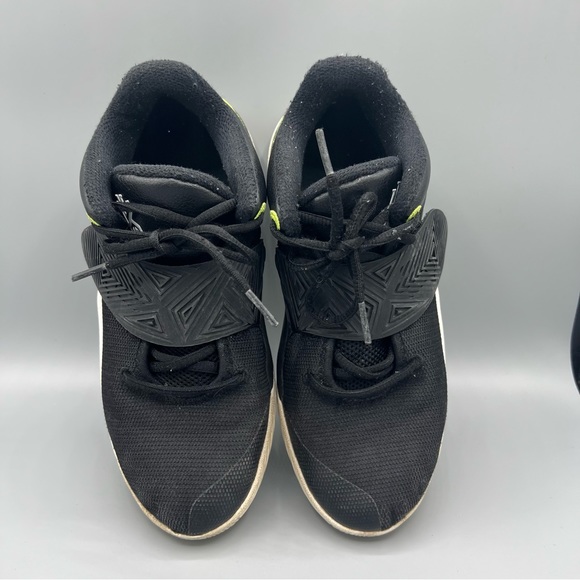 Nike Kyrie Flytrap III Basketball Sneakers Shoes Back Youth US Size 6Y - Picture 4 of 10